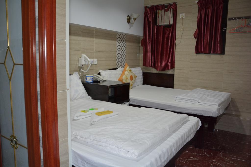 Everest Base Camp Hostel Хонконг Екстериор снимка