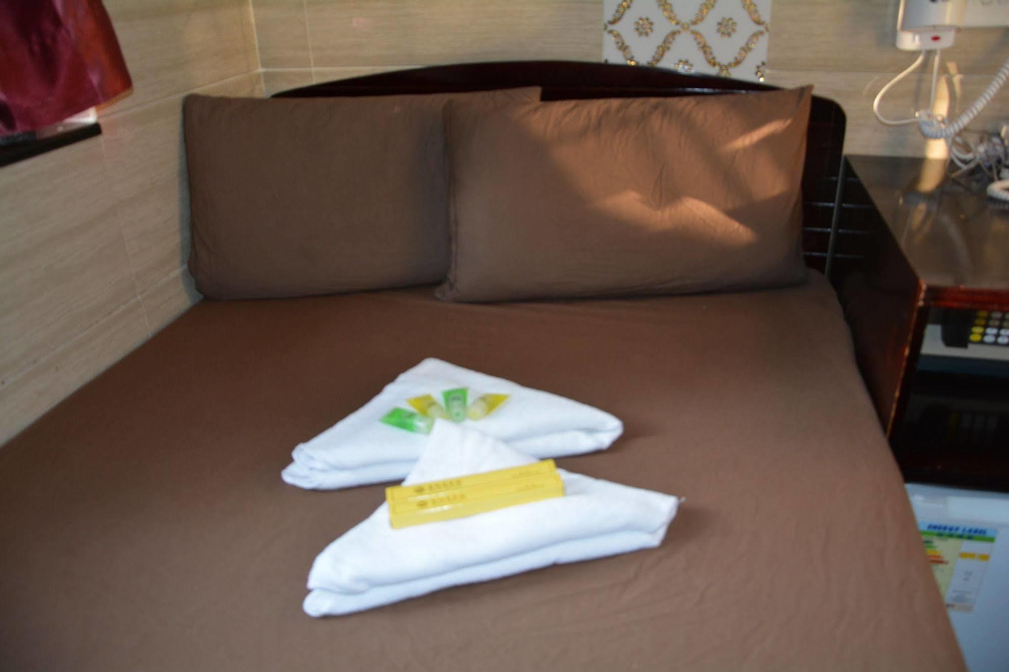 Everest Base Camp Hostel Хонконг Екстериор снимка