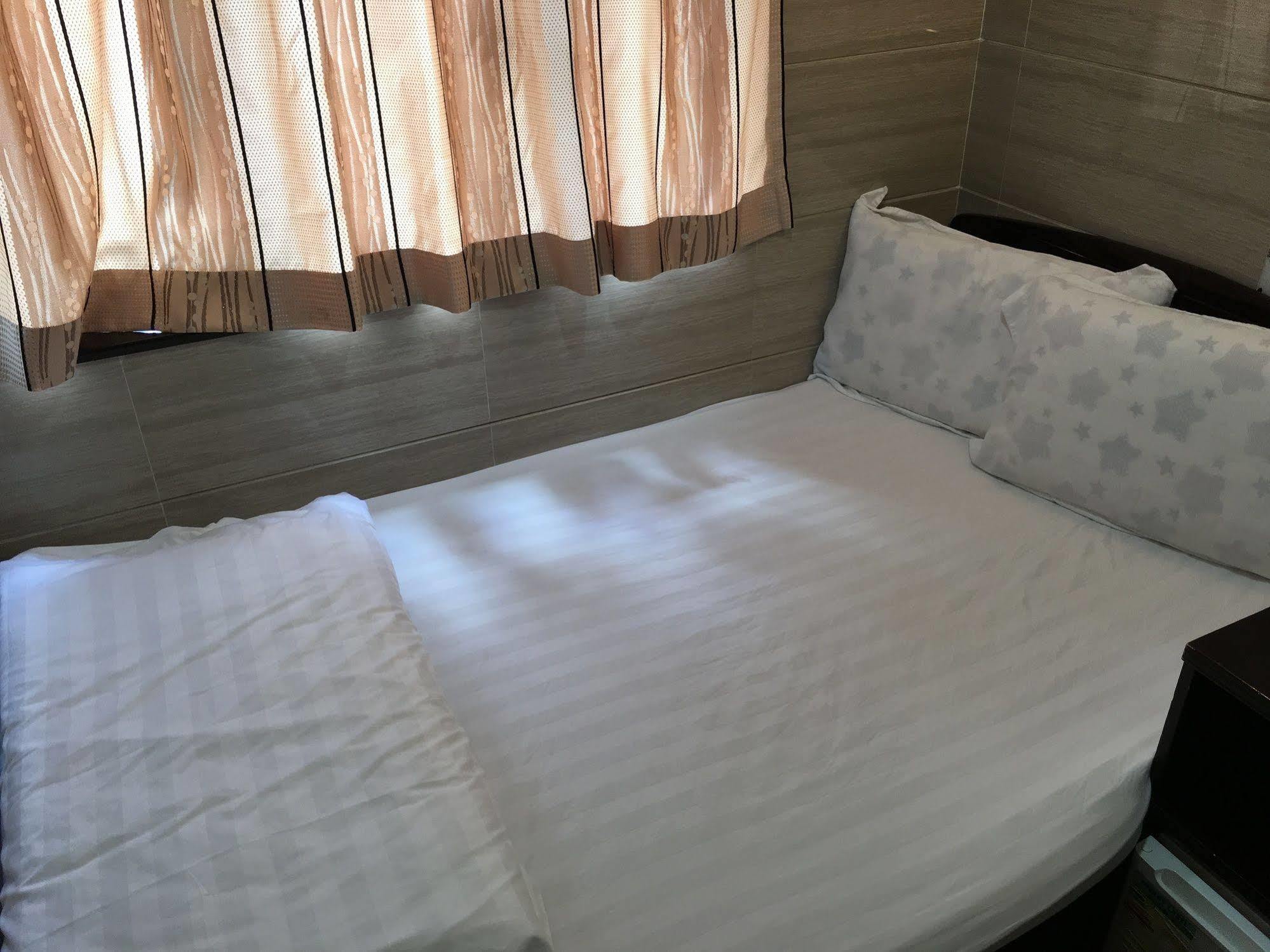 Everest Base Camp Hostel Хонконг Екстериор снимка